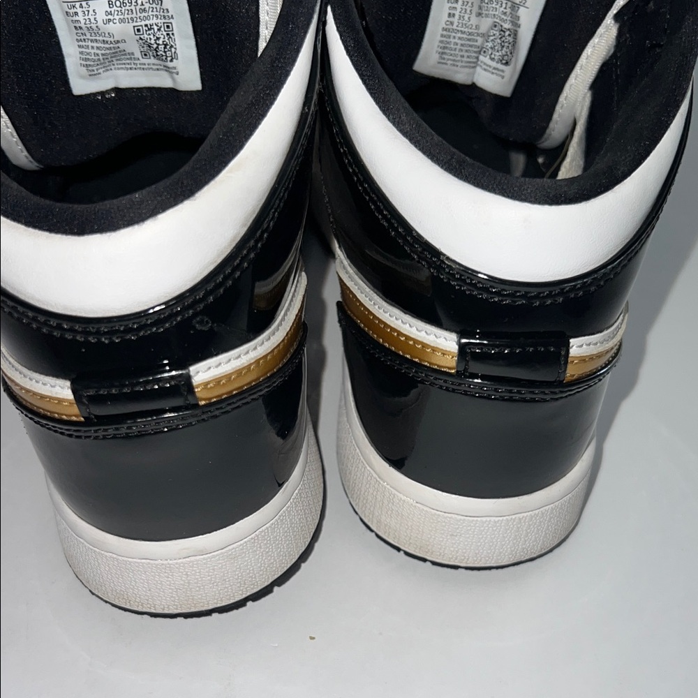 Youth Nike Air Jordan 1 Mid size 5Y - Picture 4 of 11